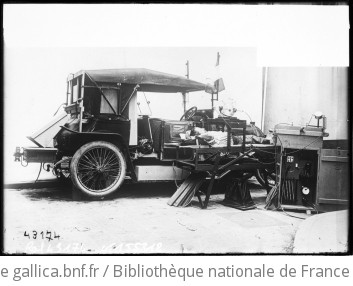 Voiture radiologique Massiot [voiture équipée pour pratiquer la radiologie, service de santé militaire de l