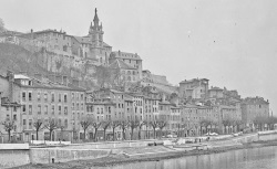 Accéder à la page "Grenoble à travers les clichés d'agence de presse"