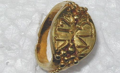 Accéder à la page "Bague sigillaire mérovingienne"