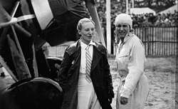 Agence Meurisse, meeting d'aviationà Vincennes, Edith Clark-Boiteux et Hélène Boucher, 1934