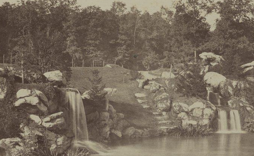 La glace au bois de Boulogne (cascade du Bois de Boulogne ) : photographie de presse 