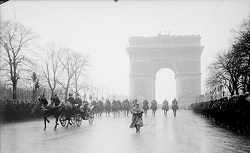 Accéder à la page "Les Champs-Elysées"