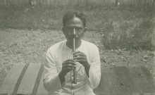 Accéder à la page "Bock-Srâu : chant pour le décorticage du paddy ; Bâmpê : berceuse / Nouy, chant solo de femme ; orchestre Mohory (réduit)"