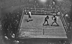 Cirque de Paris, 22/2/27, [match de boxe,] Pladner contre Montreuil : [photographie de presse] / [Agence Rol] 