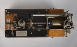 Accéder à la page "Phonographe Edison Class M"