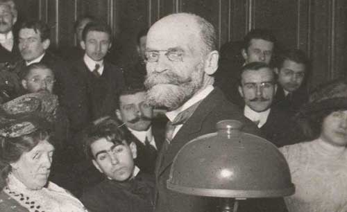 Cours d'Emile Durkheim à la Sorbonne dans l'amphithéâtre Guizot