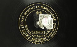 Accéder à la page "L'enfant chantait la Marseillaise"