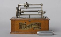 Accéder à la page "Phonographe Graphophone K"