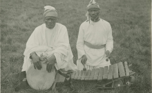 Chants (solo, duo, choeur), énumération, récits et récitation religieuse. Jeu de balafon et de tambour djembé. Claquements de doigts et battements de mains (5 disques)