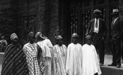 Exposition Coloniale : inauguration du pavillon de l'A.O.F. et types du pays : [photographie de presse] / Agence Meurisse. Bibliothèque nationale de France, département Estampes et photographie