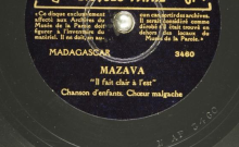 Accéder à la page "Mazava : Il fait clair à l'est : chant d'enfants ; Ohay lahyé : Ohé, amis! : chanson d'enfants / Choeurs malgaches"