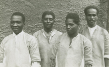 Accéder à la page "Takatrahorana ambong mafalahelo : plainte d'un piroguier surpris par la pluie ; Tsola, tsola : chant de guerre / duo de piroguiers sakalaves, interprètes ; accompagnement de valiha et de faray"