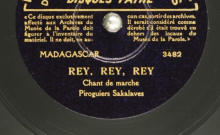 Accéder à la page "Rey, rey, rey : chant de marche ; Mihangozaotrany : chant d'amour / choeur de piroguiers sakalaves, chant"