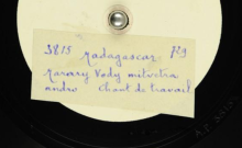 Accéder à la page "Marany vody mitvetra andro : chant de travail ; Eh! barona vi! : Eh! êtes-vous fatigués? / Lesampy, chant ; choeur ; accompagnement d'accordéon, de hochet tubulaire, de kaiamba [valiha] et de battements de mains"