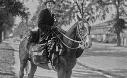 Le Bourget, 30/8/1927, Mlle Dorange dans le raid hippique Paris Berlin : photographie de presse