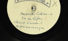 Accéder à la page "Hne je lu So ri Rawa / femmes, chant ; choeur canaque d'hommes. Ekenej (2ème version) : chant de guerre / Chef Boula, chant solo d'homme ; choeur canaque mixte"