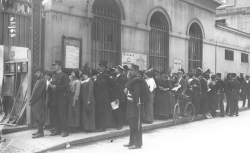 Accéder à la page "Parents venant aux nouvelles de leurs enfants, Paris, 14 août 1914 - Agence Rol, 1914"