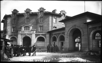 Hôpital de la Pitié, boulevard de l'hôpital.