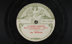 La Sposa venduta. Coro d'introduzione / [Smetana], comp. ; coristi del Teatro alla Scala - source : gallica.bnf.fr / BnF