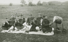 Accéder à la page "Tân-Cung-Oan : plainte d'une favorite délaissée. Ca ly : dans l'attente d'un ami. Ca ly : la marche des nuages / M. Kim-Chi, chant solo d'homme"